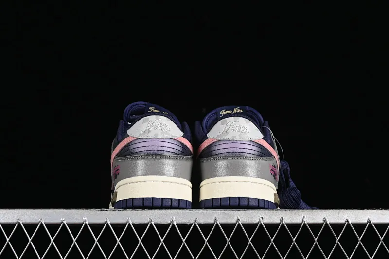 All Categories Nk SB Dunk Series Nk SB Dunk Low Low-top sneakers Nk Dunk Low Panda Prank-Pioneering Knight Heart of the Sand Purple Brown Pink SB Strappy Low-top Casual Shoes FV8106-181